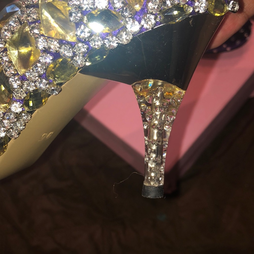 Shoes - Picture 3 of 4